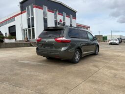 
										TOYOTA SIENNA XLE full									