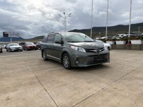 TOYOTA SIENNA XLE