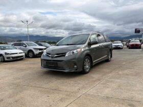 TOYOTA SIENNA XLE