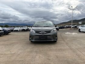 TOYOTA SIENNA XLE