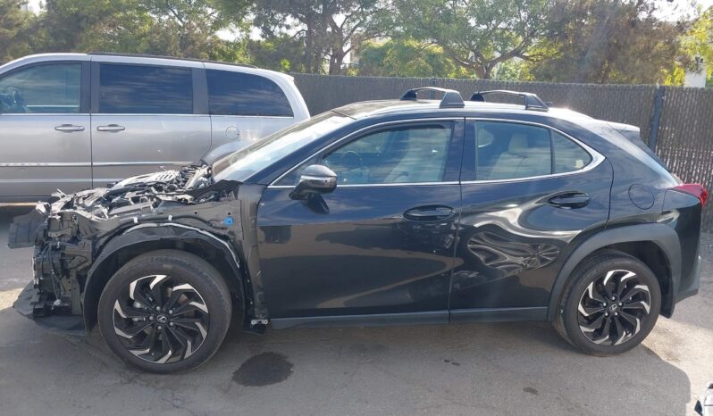
								2022 Lexus UX 250h full									
