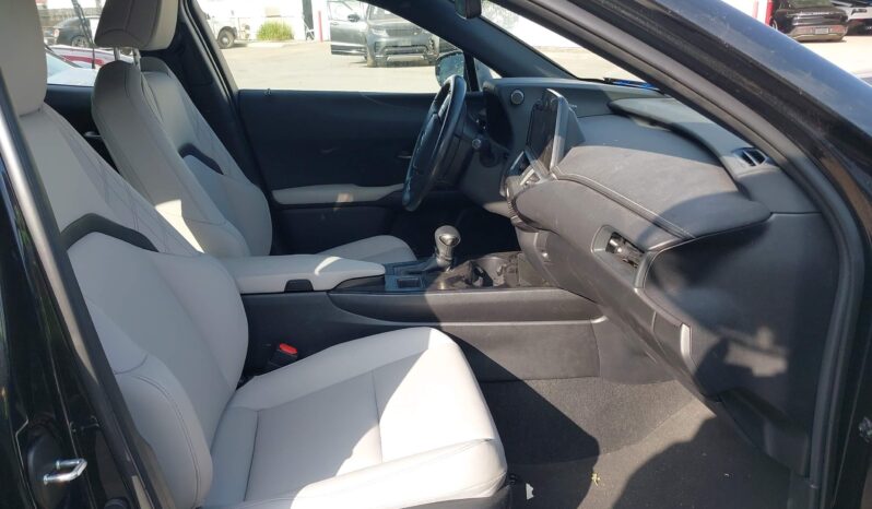 
								2022 Lexus UX 250h full									