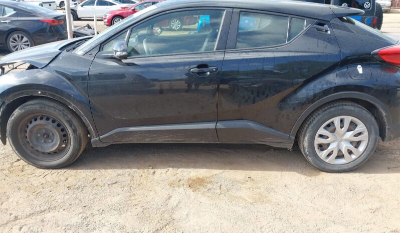 
								Toyota C-HR full									
