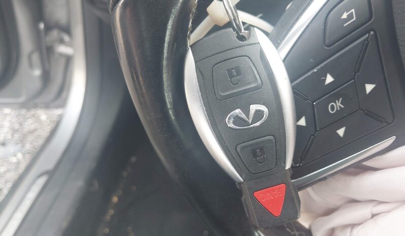 
								2016 Infiniti QX30 full									