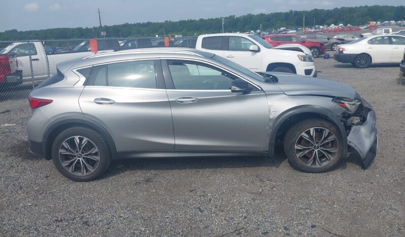 
								2016 Infiniti QX30 full									