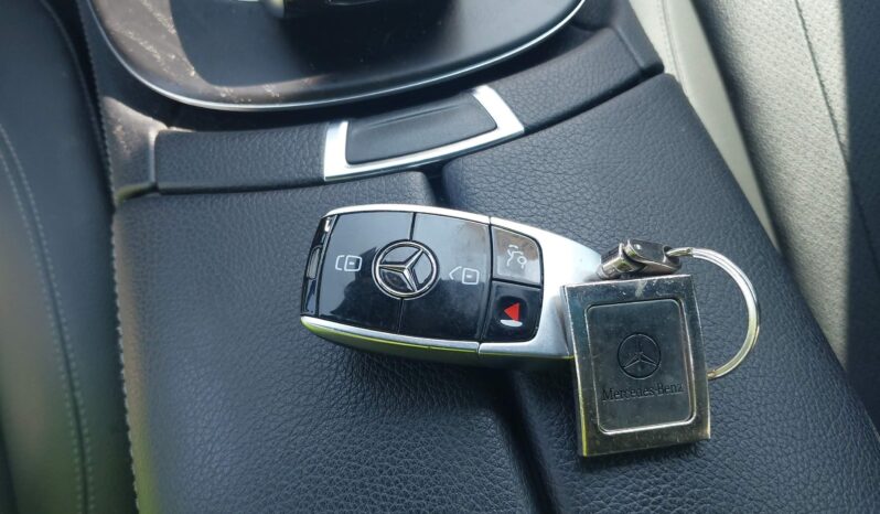 
								MERCEDES-BENZ E300 full									