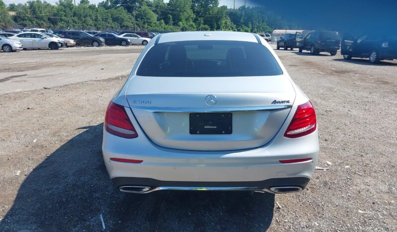 
								MERCEDES-BENZ E300 full									