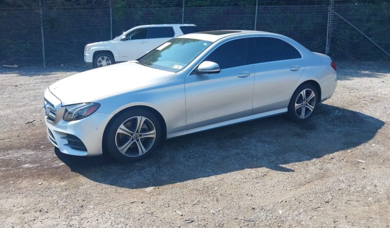 
								MERCEDES-BENZ E300 full									