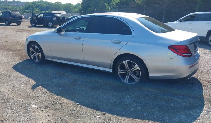 
								MERCEDES-BENZ E300 full									