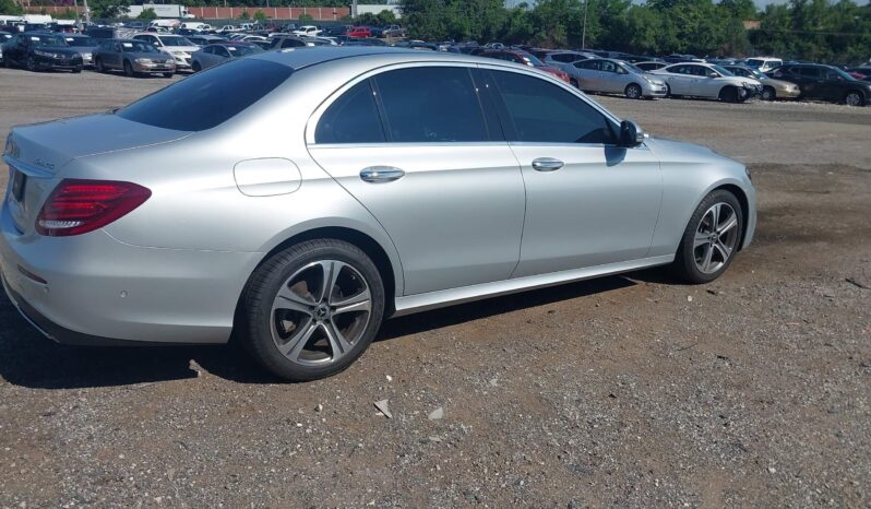 
								MERCEDES-BENZ E300 full									