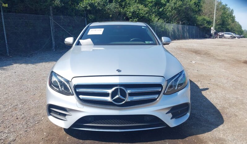 
								MERCEDES-BENZ E300 full									