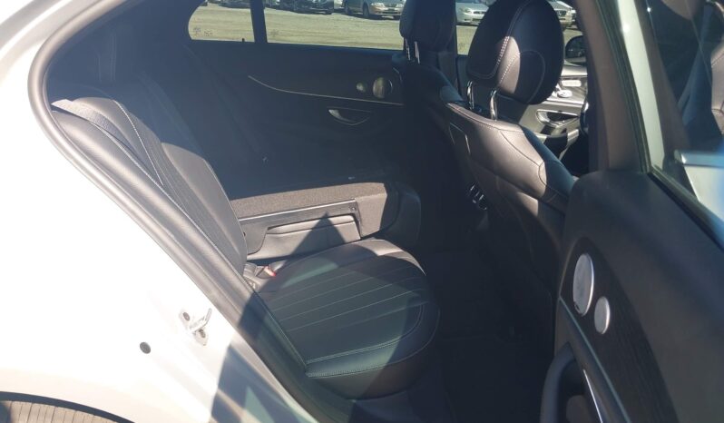 
								MERCEDES-BENZ E300 full									