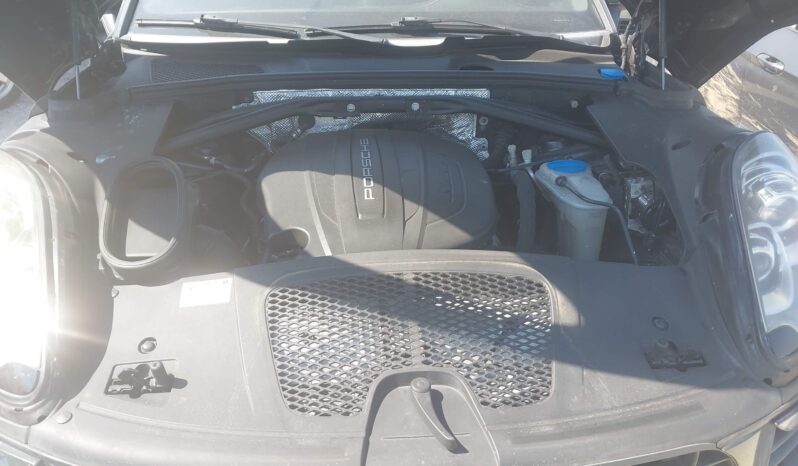 
								2016 Porsche Macan full									