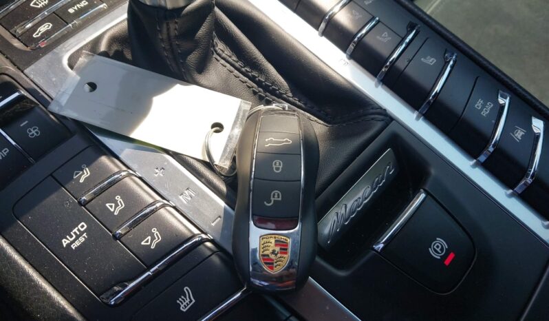 
								2016 Porsche Macan full									