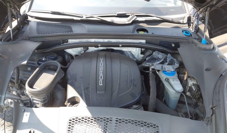 
								Porsche Macan full									