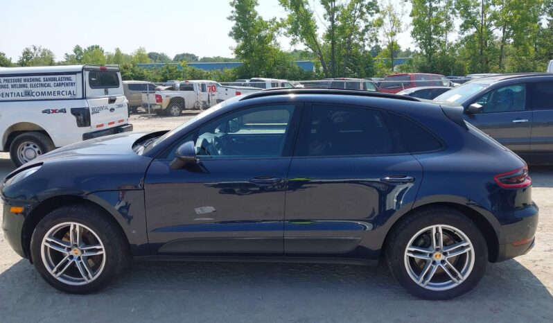 
								Porsche Macan full									