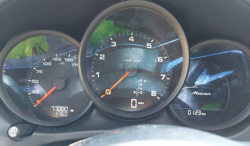 
								Porsche Macan full									