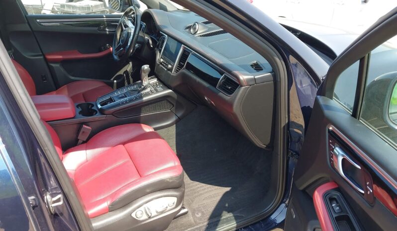 
								Porsche Macan full									
