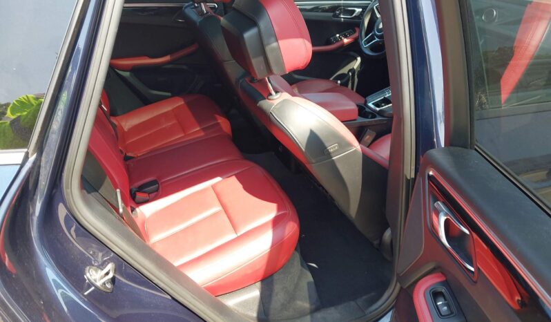 
								Porsche Macan full									