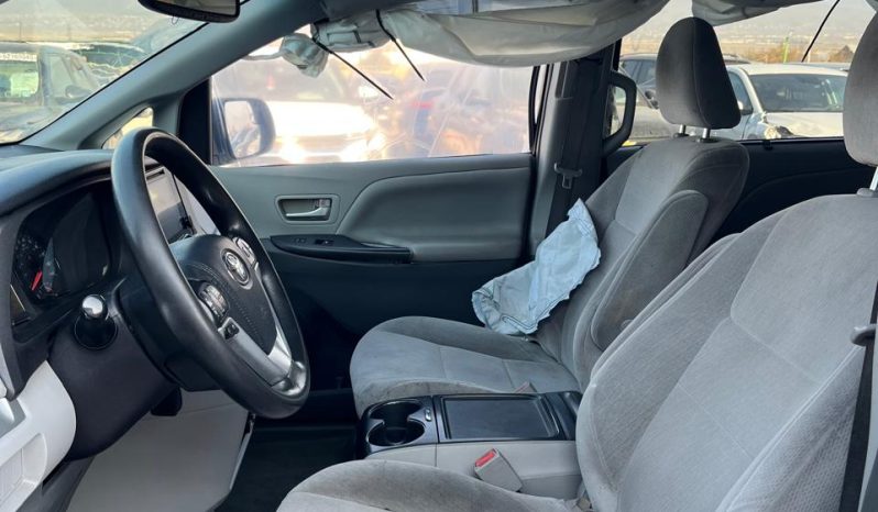 
								TOYOTA SIENNA full									