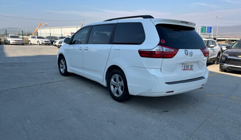 
								TOYOTA SIENNA full									