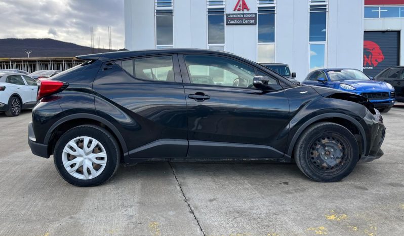 
								Toyota C-HR full									