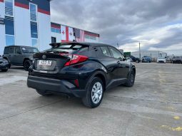 
										Toyota C-HR full									