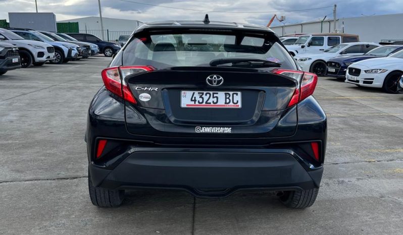 
								Toyota C-HR full									