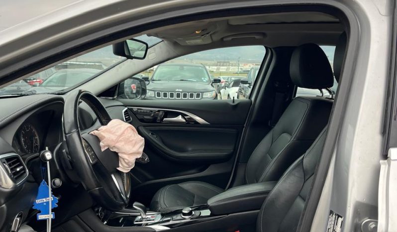 
								2016 Infiniti QX30 full									