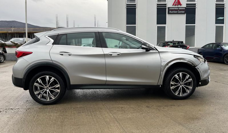 
								2016 Infiniti QX30 full									