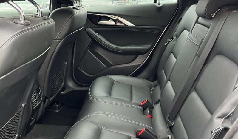 
								2016 Infiniti QX30 full									