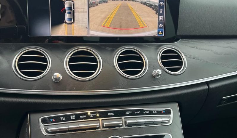 
								MERCEDES-BENZ E300 full									