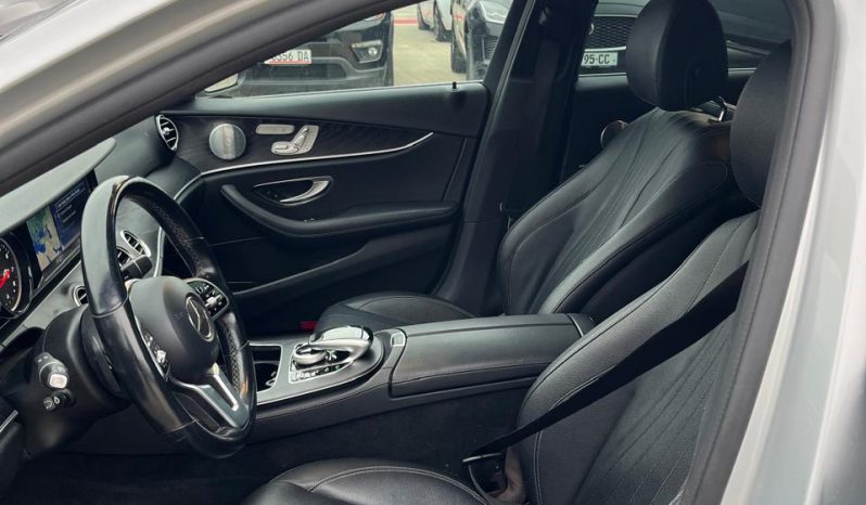 
								MERCEDES-BENZ E300 full									