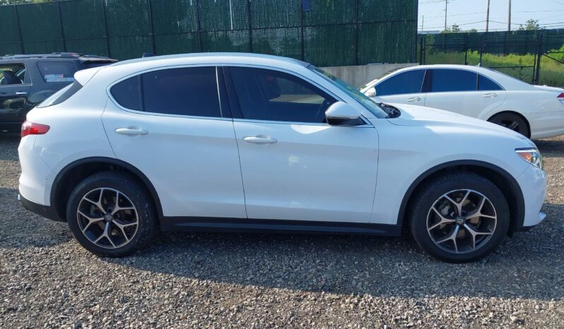 
								2019 Alfa Romeo Stelvio full									