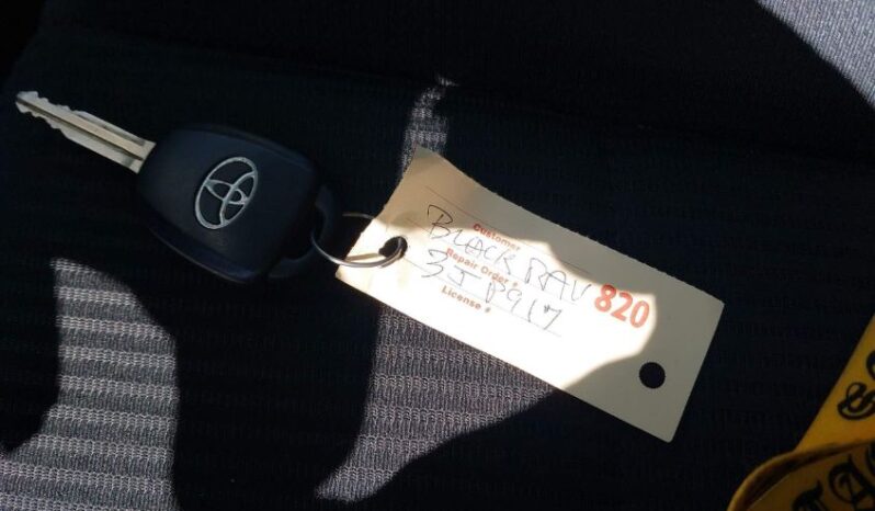 
								TOYOTA RAV 4 XLE full									