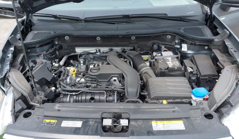 
								Volkswagen Taos full									