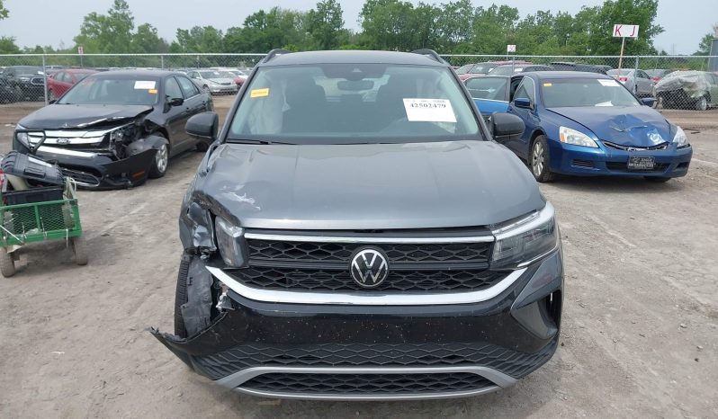 
								Volkswagen Taos full									