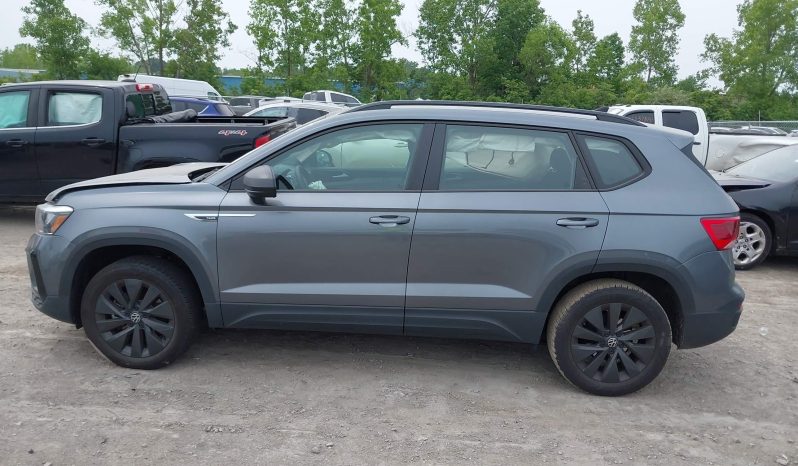 
								Volkswagen Taos full									