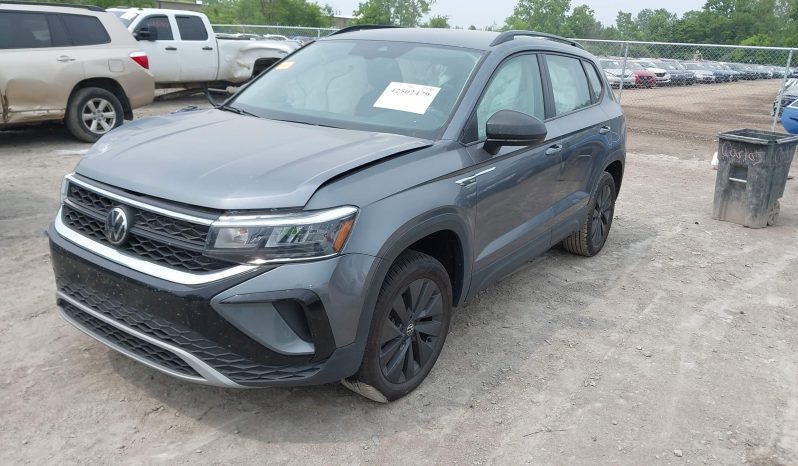 
								Volkswagen Taos full									