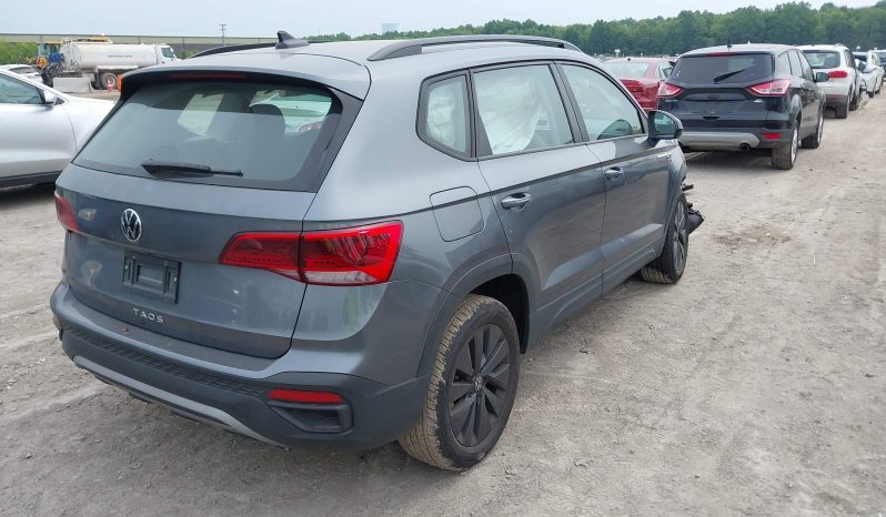 
								Volkswagen Taos full									