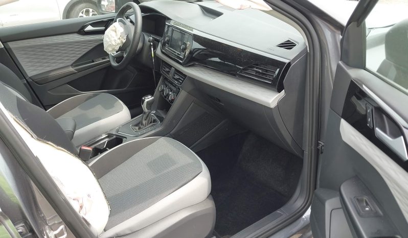 
								Volkswagen Taos full									