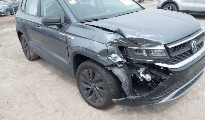 
								Volkswagen Taos full									