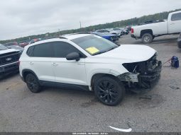 
										2022 Volkswagen Taos full									