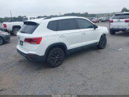 
										2022 Volkswagen Taos full									