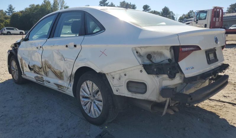 
								Volkswagen Jetta full									