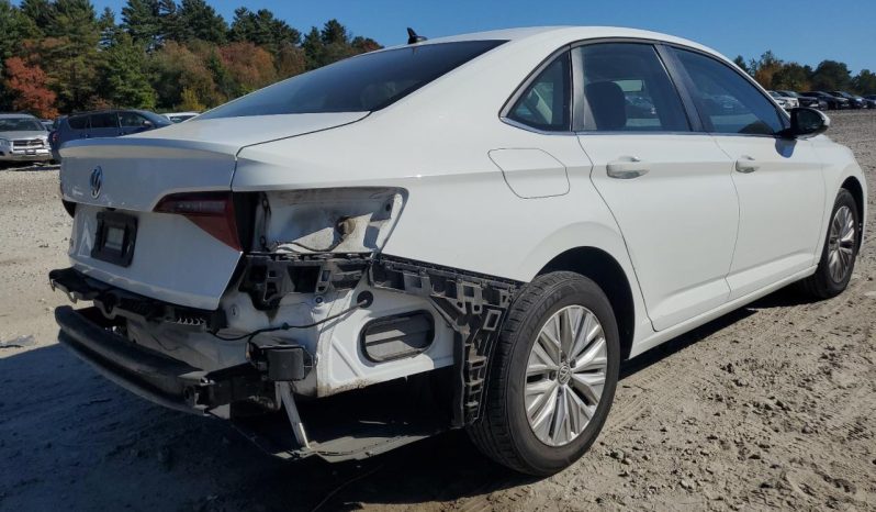 
								Volkswagen Jetta full									