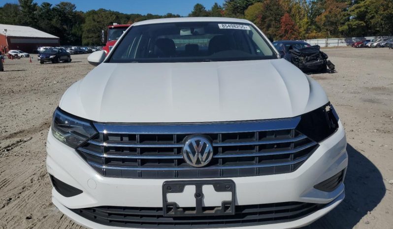 
								Volkswagen Jetta full									