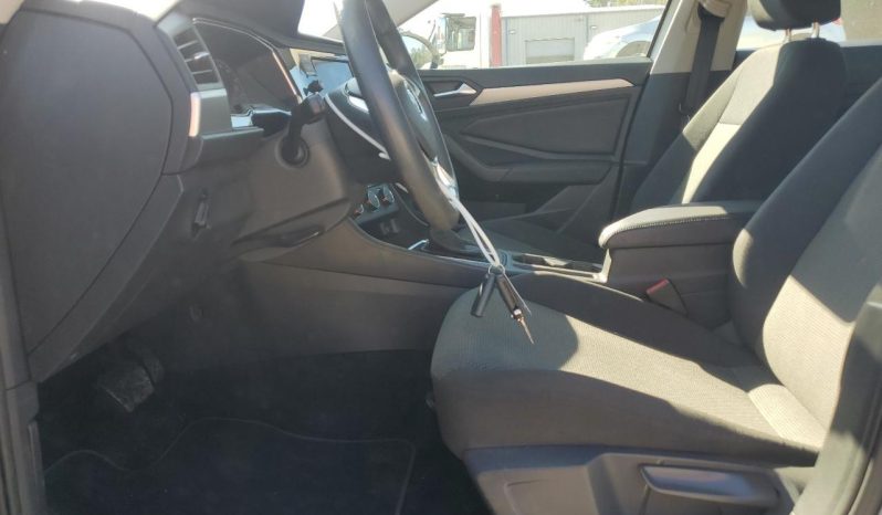 
								Volkswagen Jetta full									