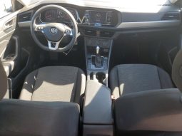 
										Volkswagen Jetta full									