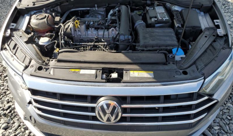 Volkswagen Jetta full